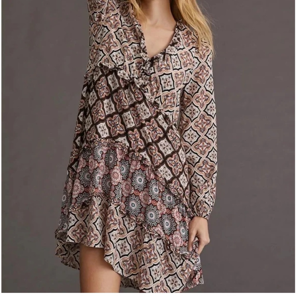 Anthropologie Women’s Tiered V Neck Mini Dress Neutral‎ Motif Size X Small